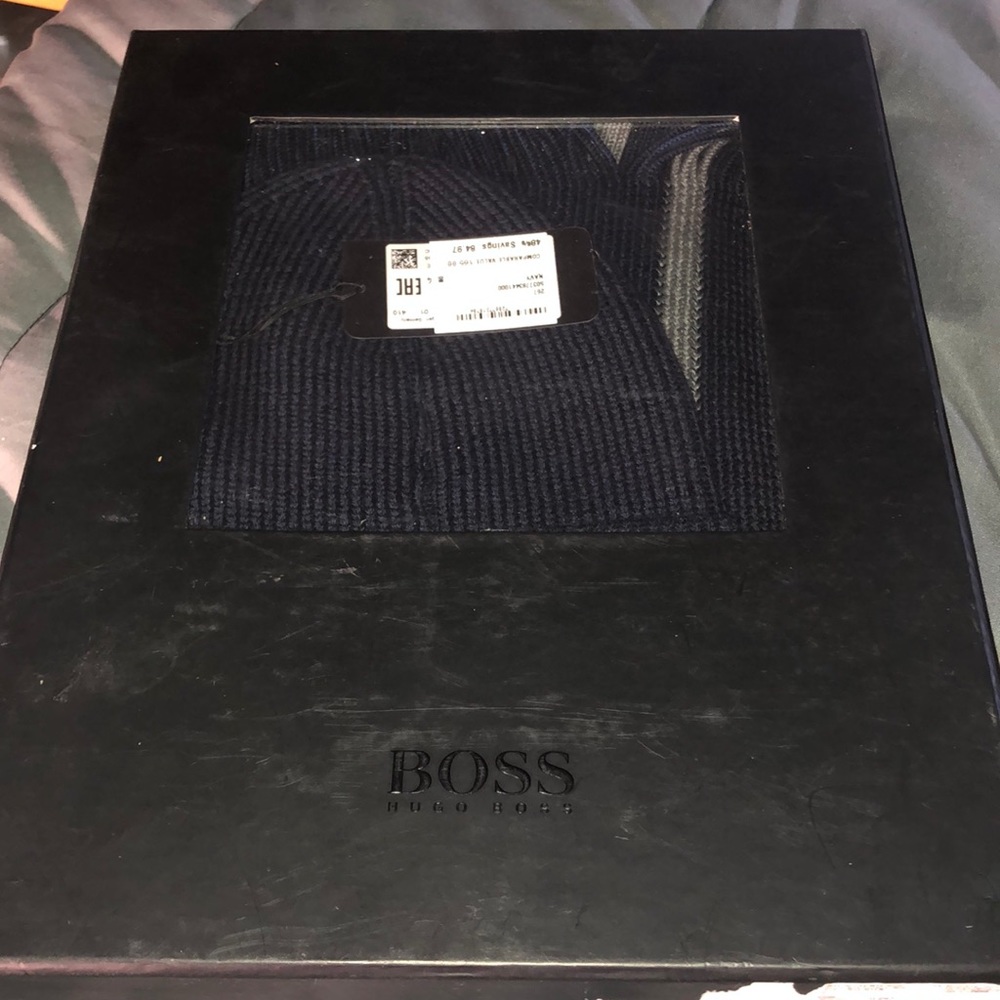 NEW IN  BOX navy blue Hugo boss beanie and scarf